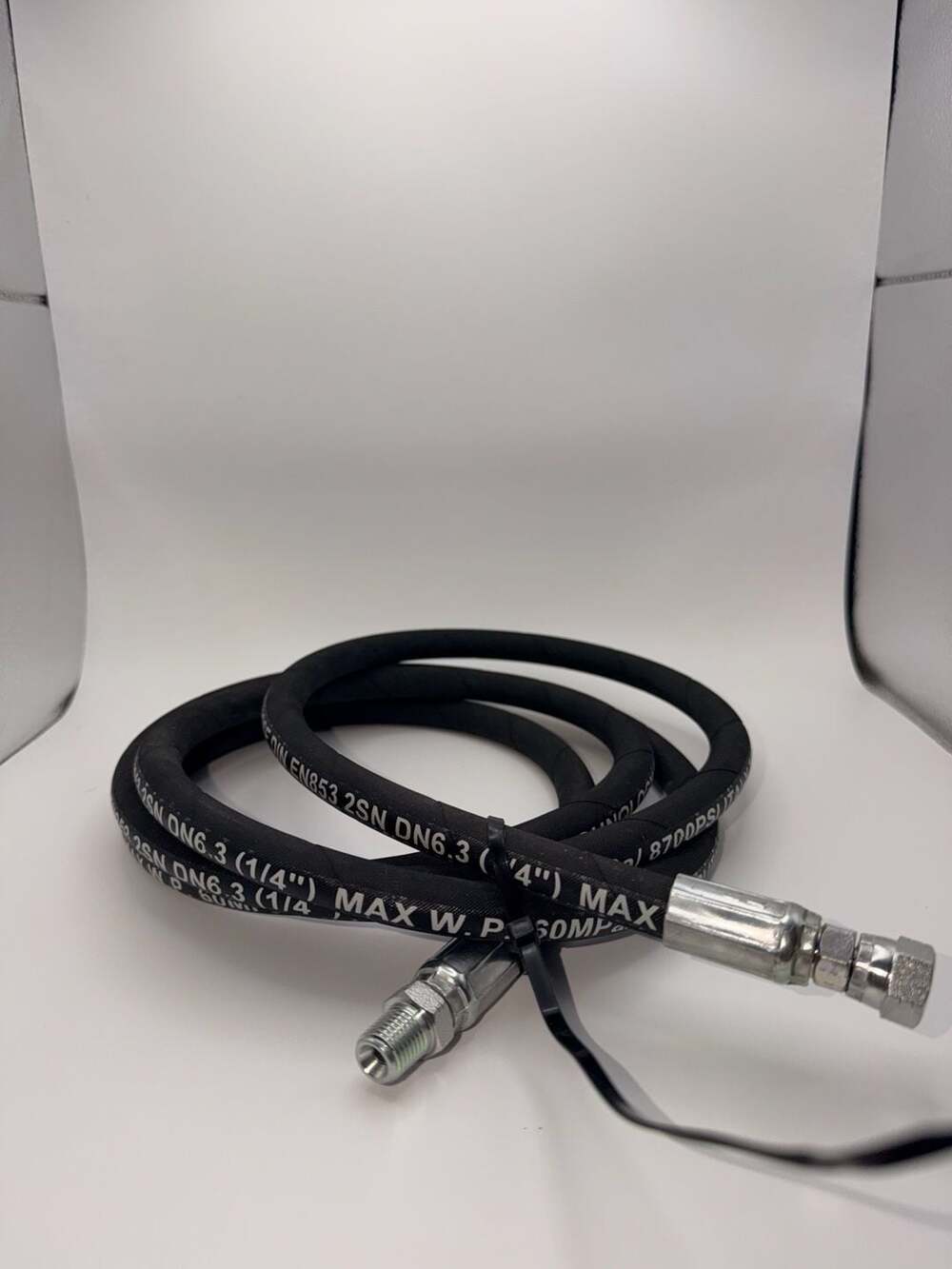 BAMCAW Hydraulic Hose DIN EN853 2SN DN6.3 (1/4") Max W.P. 60MPa 8700 PSI Italy